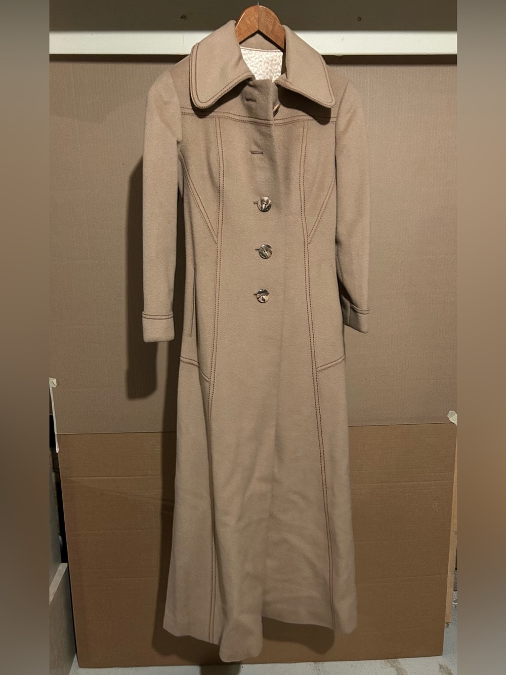 Vintage Women's Full Length Beige Coat w/ Embroidered Lining